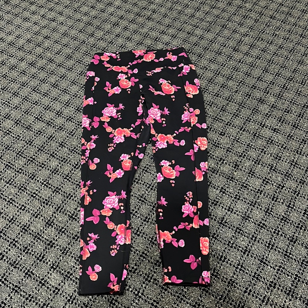 VS/Pink Capri Leggings Size Medium